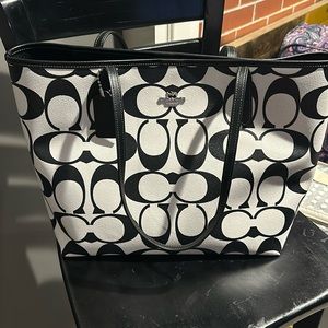 BRAND new COACH tote